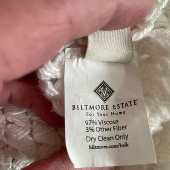 Elegant White Woven Throw Blanket - Picture 2 of 3